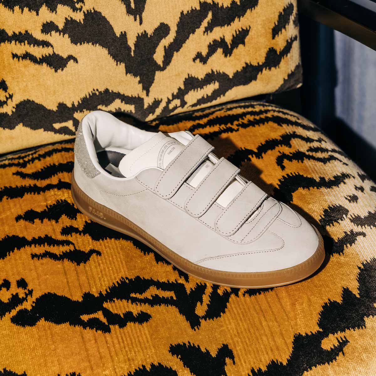Capri Glitter - Grey - Women's Sneaker | P448